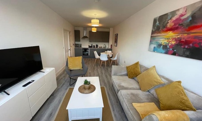 Woking Apartment | Beautiful Flat In Woking Central