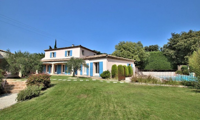 L'Isle-sur-la-Sorgue Villa | Beautiful holiday villa with pool in Saint-Antoine