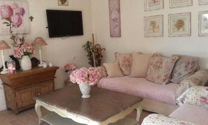Roquebrune-sur-Argens Villa | Beautiful villa in the countryside ten minutes from the sea for 8 people