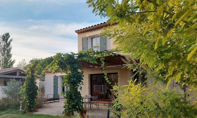 Saint-Etienne-du-Gres Villa | Beautiful contemporary villa with pool, near Saint Remy, at the foot of the Alpilles
