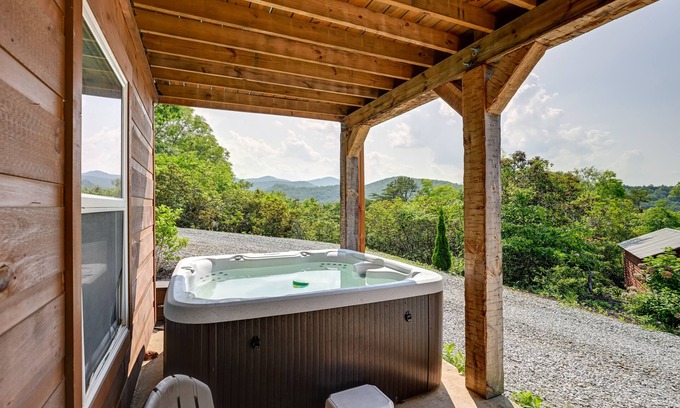 Franklin House | Beautiful Franklin Home w/Bunkhouse & Hot Tub!