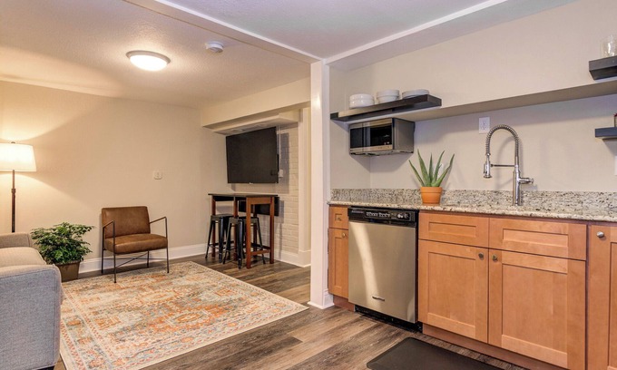 Old North End Apartment | Beautiful, fully-furnished Executive Apt in Historic Districts FALL SPECIAL