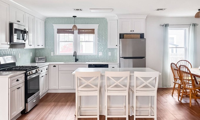 West Belmar House | Beautiful fully-renovated house in Wall, close to Belmar and Spring Lake beach!