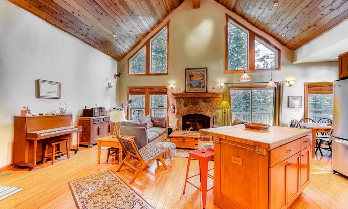 Serene Lakes House | Beautiful getaway with two fireplaces, covered deck, washer/dryer