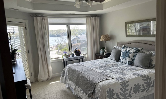 Gills Rock Condo | Beautiful Gills Rock condo overlooking Lake Michigan.