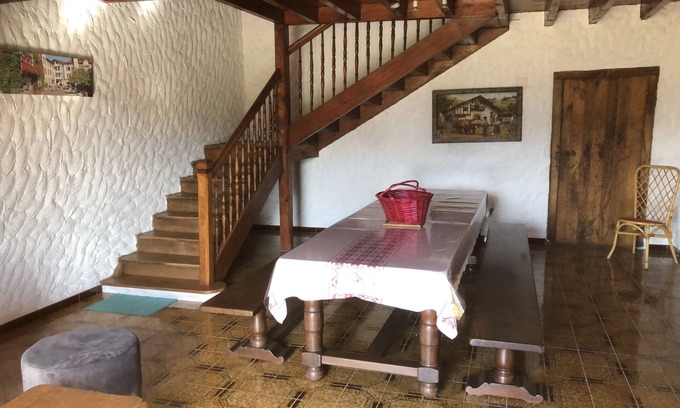 Lasse Apartment | Beautiful gite, renovated, in old farmhouse.