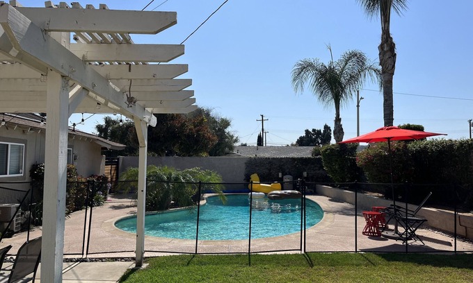 Bonita House | Beautiful Glendora Home with remodeled bathrooms, large yard, pool.