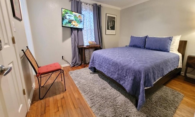 Garden Oaks House | Beautiful Greater Heights/Oak Forest Cottage 1-bed/1Bath home with ensuite