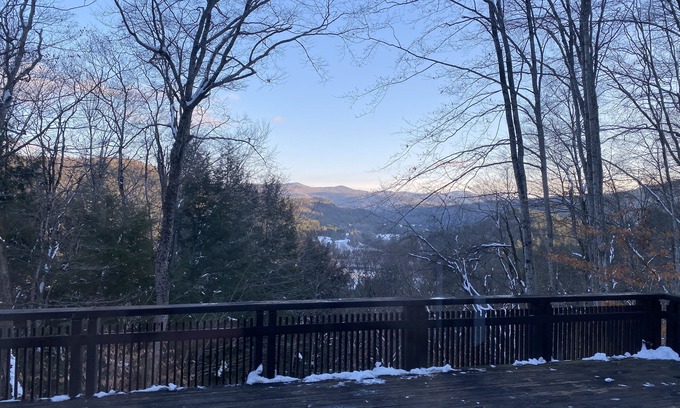 Stockbridge House | Beautiful Green Mountain views near Killington