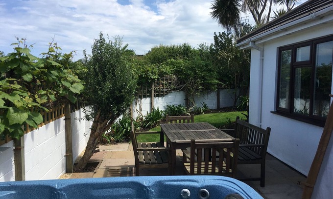 Wadebridge Apartment | Beautiful ground floor apartment with sun terrace, garden and Hot Tub