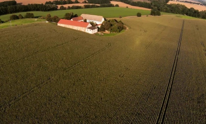 Leuben-Schleinitz Apartment | Beautiful Gutshof holiday apartment - vacation on the farm