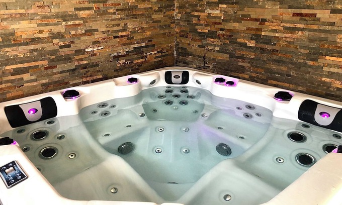 Courseulles-sur-Mer House | Beautiful house near the beach with private indoor Jacuzzi in Courseulles Sur Mer