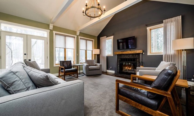 Harbert House | Beautiful Harbert Home Close to Sandy Lake Michigan Beach!