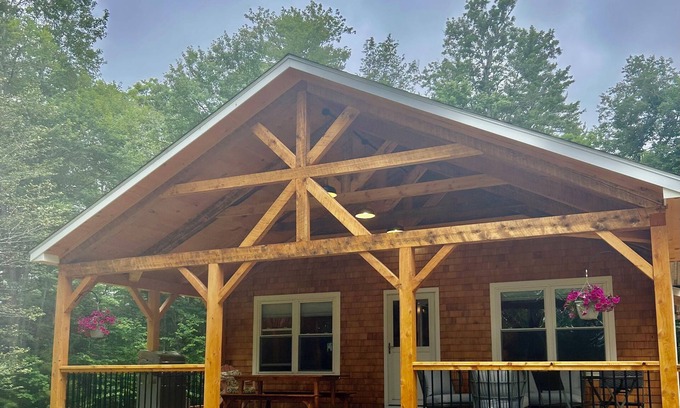 Lincolnville Cottage | Beautiful Heated Cottage by Pitcher Pond 3 gorgeous acres - Sleeps 4