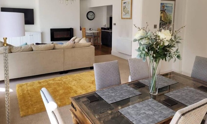 Montpellier Apartment | Beautiful Hidden Gem - Short Walk to Town