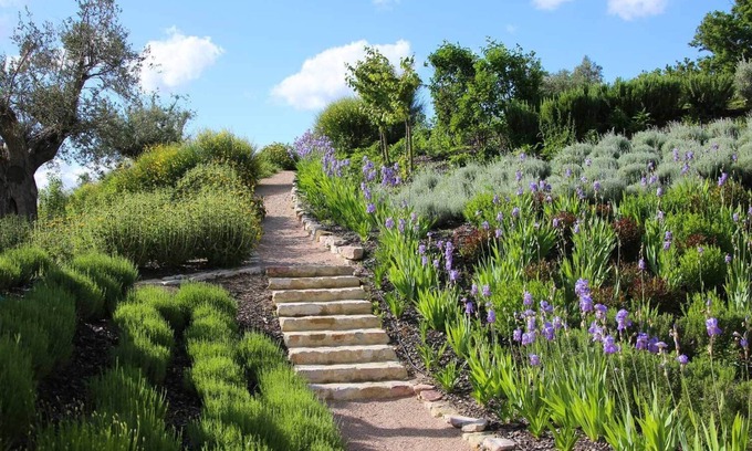 Montelaguardia Villa | Beautiful Hilltop 6 Bedroom Villa near Perugia