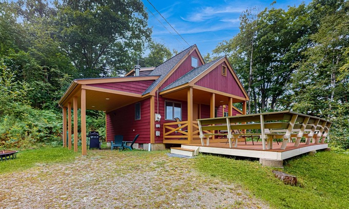 Rockport Cabin | Beautiful hilltop home with deck & view of Penobscot Bay - near festivals & more