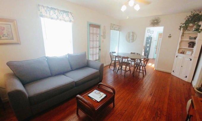 Mount Dora Cottage | Beautiful Historic Cottage, The Garden