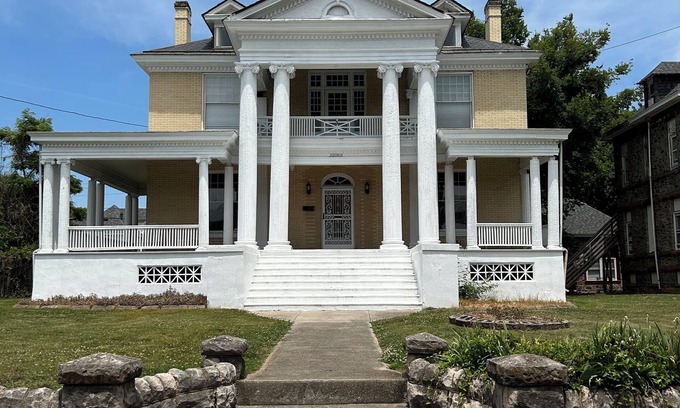 Roanoke House | Beautiful Historic Home in Roanoke