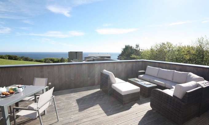 Talland House | Beautiful holiday home, just a walk away from Talland beach.
