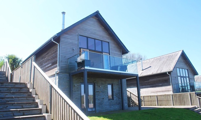 Talland House | Beautiful holiday home with hot tub, just a walk away from Talland beach.