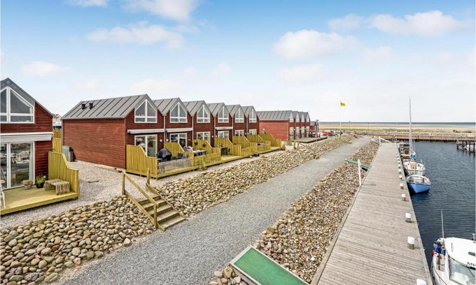 Bønnerup Strand House | Beautiful Home In Glesborg With House Sea View