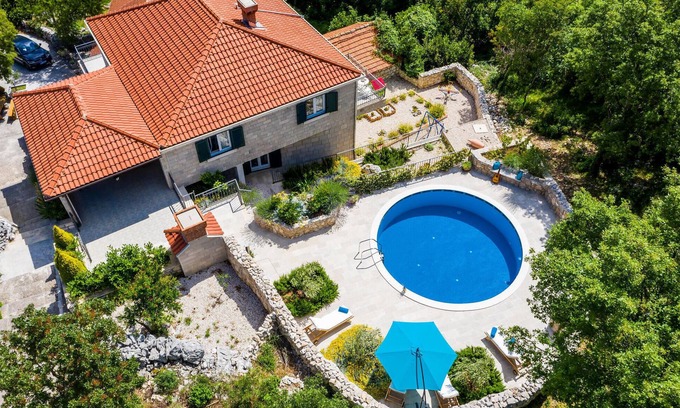 Gromaca House | Beautiful home in Gromaca with WiFi