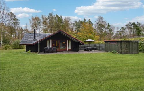 Helberskov Strand House | Beautiful Home In Hadsund With Kitchen