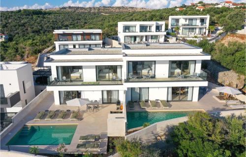 Jakisnica House | Beautiful Home In Lun