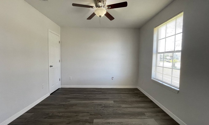 Myrtle Grove House | Beautiful home in Pensacola suburbs w/pool! 15-20 min from the Beach & Downtown!