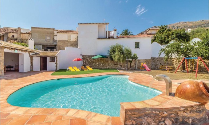 Mondron House | Beautiful Home In Periana With Kitchen