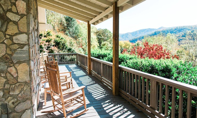 Valley Creek Run House | Beautiful Home in Maggie Valley, NC near Cataloochee Ski area