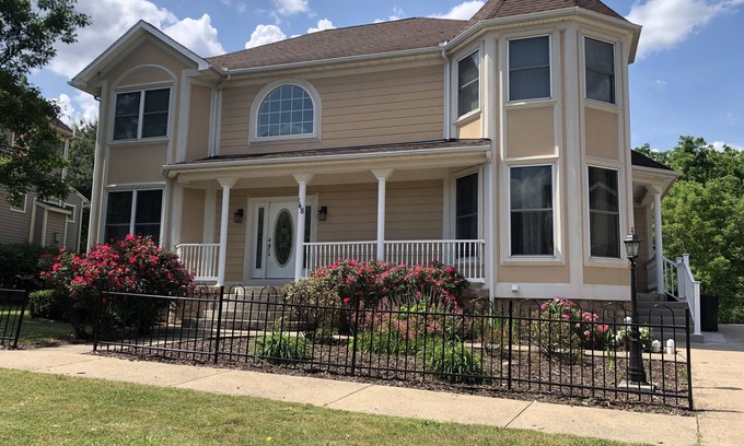 Lemont House | Beautiful Home in Happy Valley 2.2 Miles from Beaver Stadium