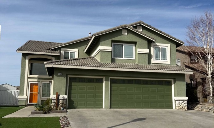 Fontana House | Beautiful Home, Insurance, Ltr, Str, Corporate, Last Minute Travel
