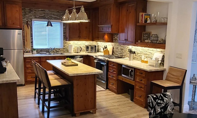 Collingwood House | Beautiful home, minutes away from Blue Mountain, Collingwood waterfront,and more