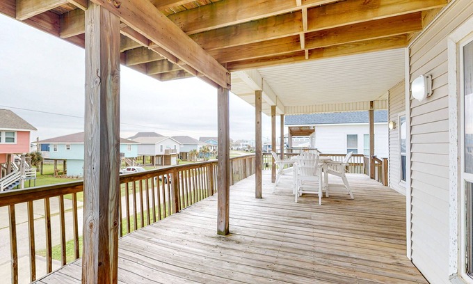 Spanish Grant House | Beautiful home near beach with central AC, patio, balcony, & washer/dryer