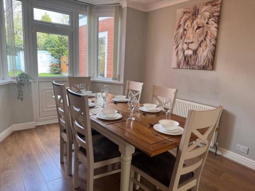 Oldbury House | Beautiful Home near Birmingham