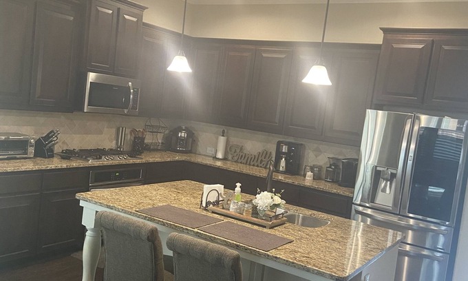 Southeast Arlington House | Beautiful home near restaurants and events