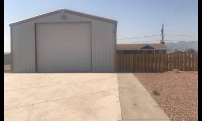 Topock House | Beautiful home near Topock Marina and the Historic route 66