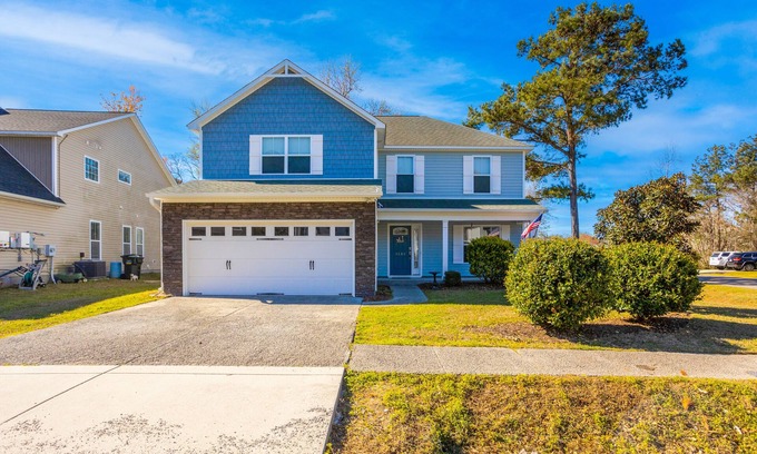 Myrtle Grove House | Beautiful home near the coast with a large yard, grill, W/D, and AC