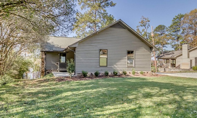Northport House | Beautiful Home on Lake Tuscaloosa
