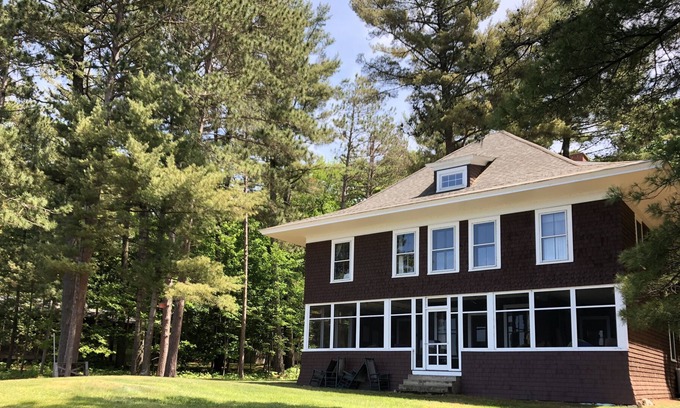 Newport House | Beautiful Home on Lake Memphremagog!!!