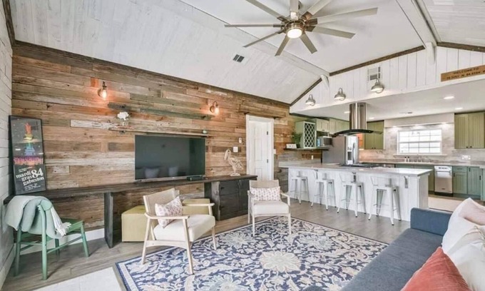 Bayou Vista House | Beautiful Home on Ocean Canals near Galveston