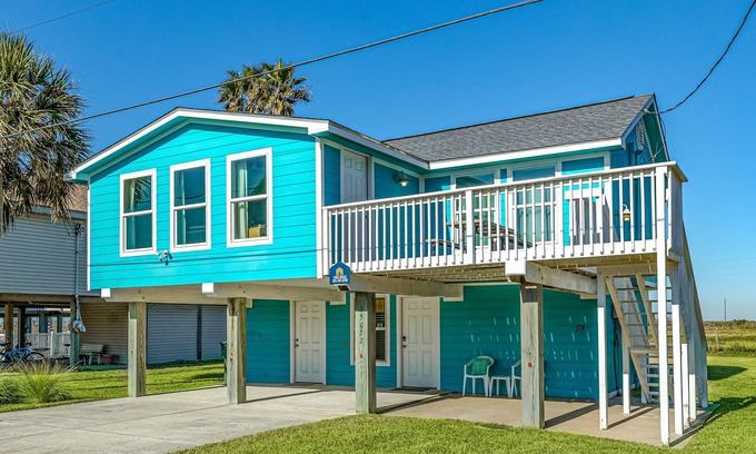 Bermuda Beach House | Beautiful Home w/ Furnished Deck & Ocean Views - Just 400 Feet to the Beach!