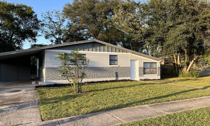 Arlington House | Beautiful Home with Game Room.