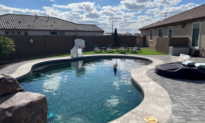 Buckeye House | Beautiful home with Hot Tub, Pool, Outdoor Bar, Spring Training, Golf