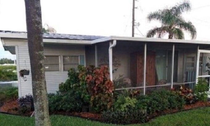 Ellenton House | Beautiful Home with screened in porch on the Manatee River