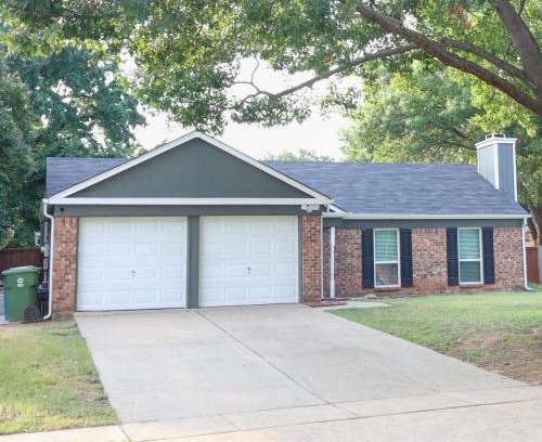Flower Mound House | Beautiful home with backyard