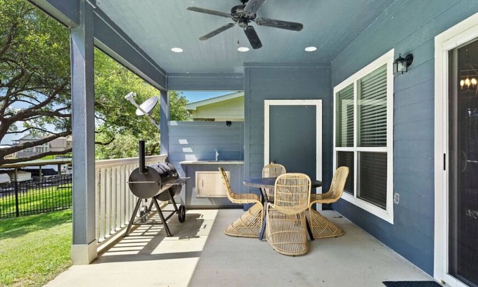 West Livingston House | Beautiful home with lake views and in-ground pool