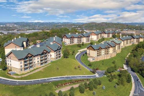 Sevierville House | Beautiful Hotel in Smoky Mountains 1BD Gateway to the Smokies